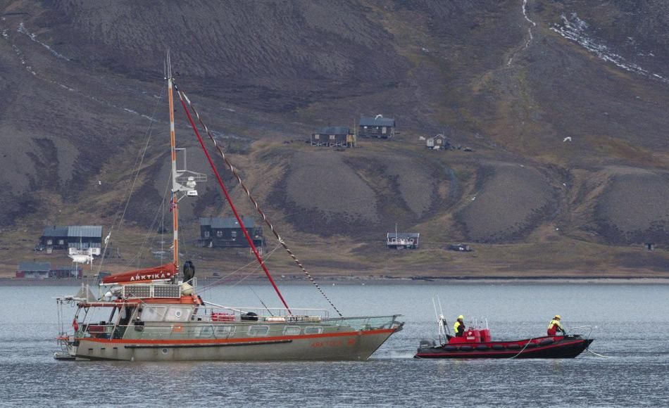 Nordpolexpedition der Arktika im Duvefjord in Spitzbergen beendet